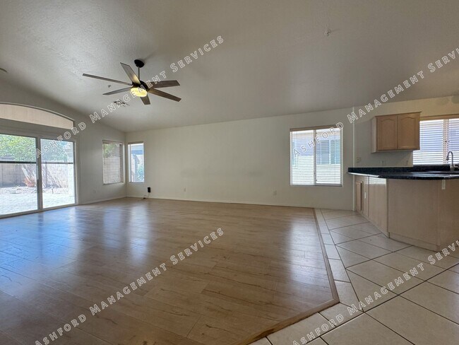 Building Photo - ***MOVE IN SPECIAL!*** BEAUTIFUL 3 BEDROOM...