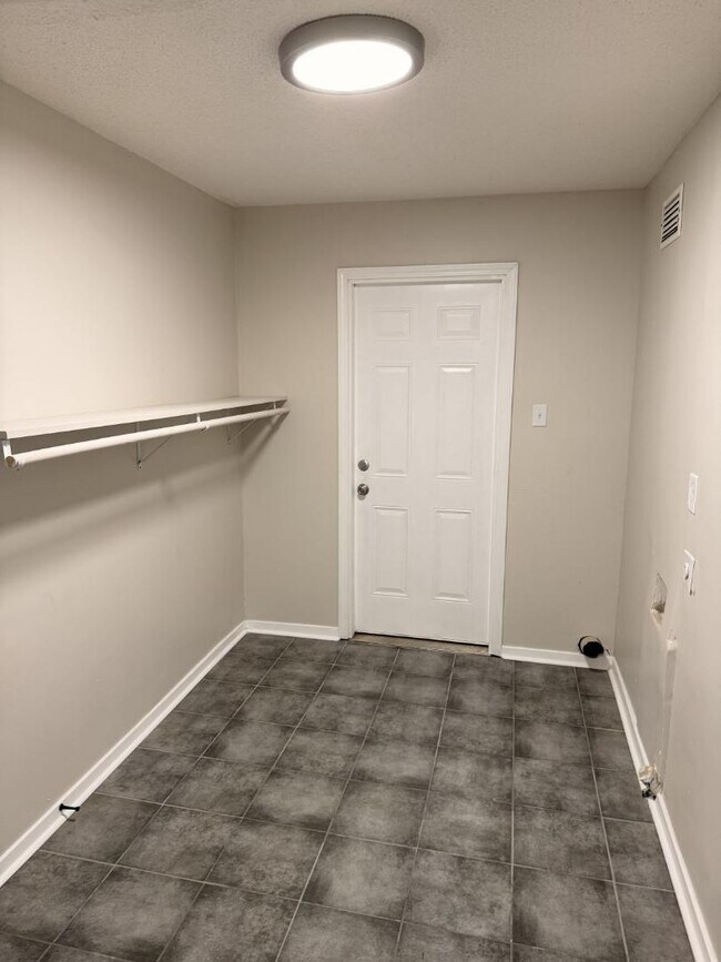 Building Photo - 2150 Tramway Pl