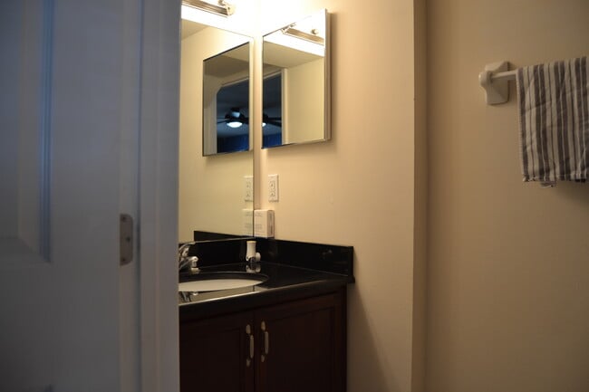 Building Photo - 4687 SW 48th Dr