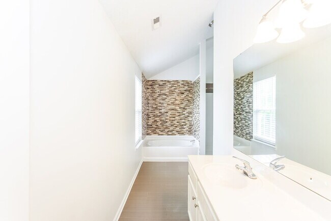 Building Photo - 922 Grassy Patch Ln