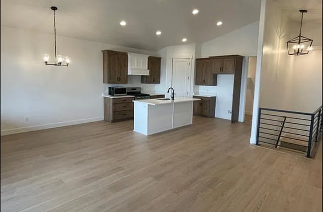 Building Photo - Coming soon! 5 Bedroom/2.5 Bathroom unit i...