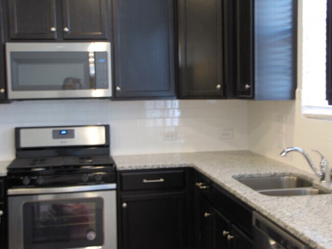 Building Photo - 851 Bristol Bridge Dr