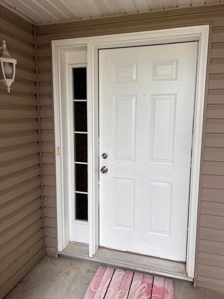 Front entrance - 2151 Cleveland Way S