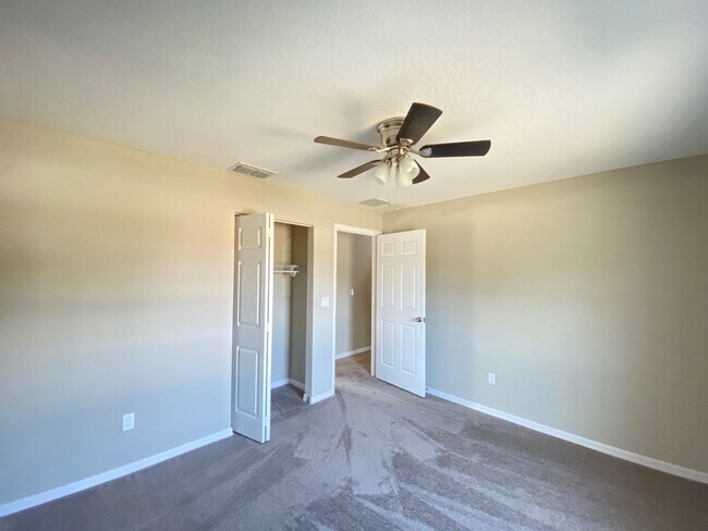 Building Photo - Custom Home - Desirable SW Ocala Neighborhood 3/2/2 **WON'T LAST**
