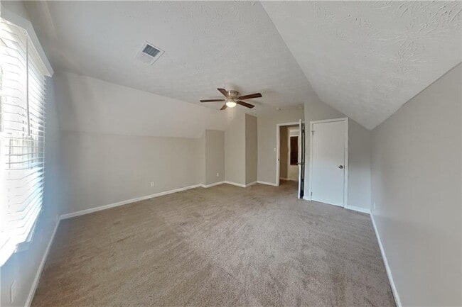 Building Photo - 121 Chantilly Ln