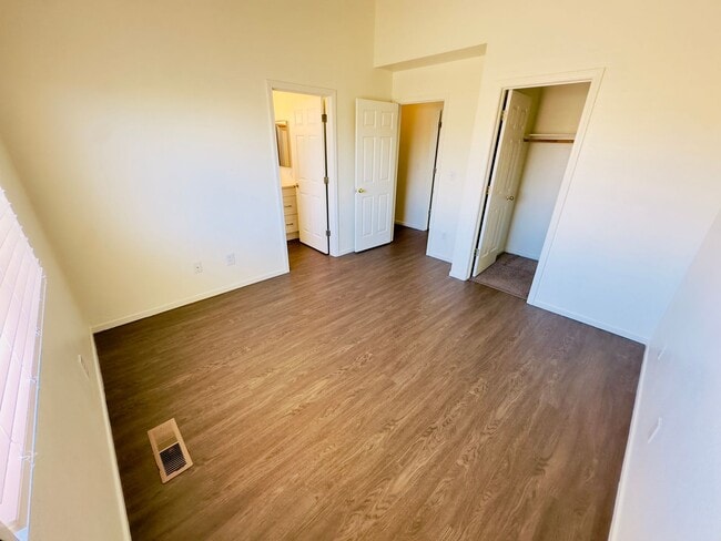 Building Photo - Cozy near Golf Course, lvp flooring, low m...
