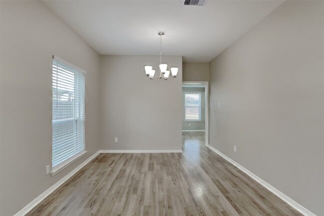 Building Photo - 21338 Wildcroft Dr