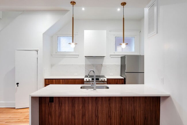 Building Photo - 2620 Hanover Ave