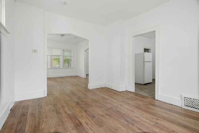 Building Photo - $1200/month bungalow