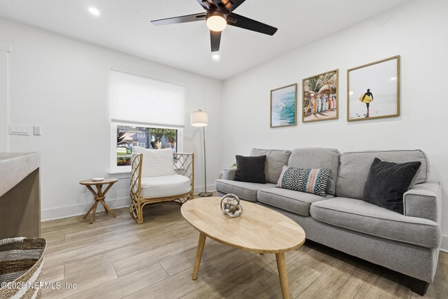 Building Photo - 420 3rd St S