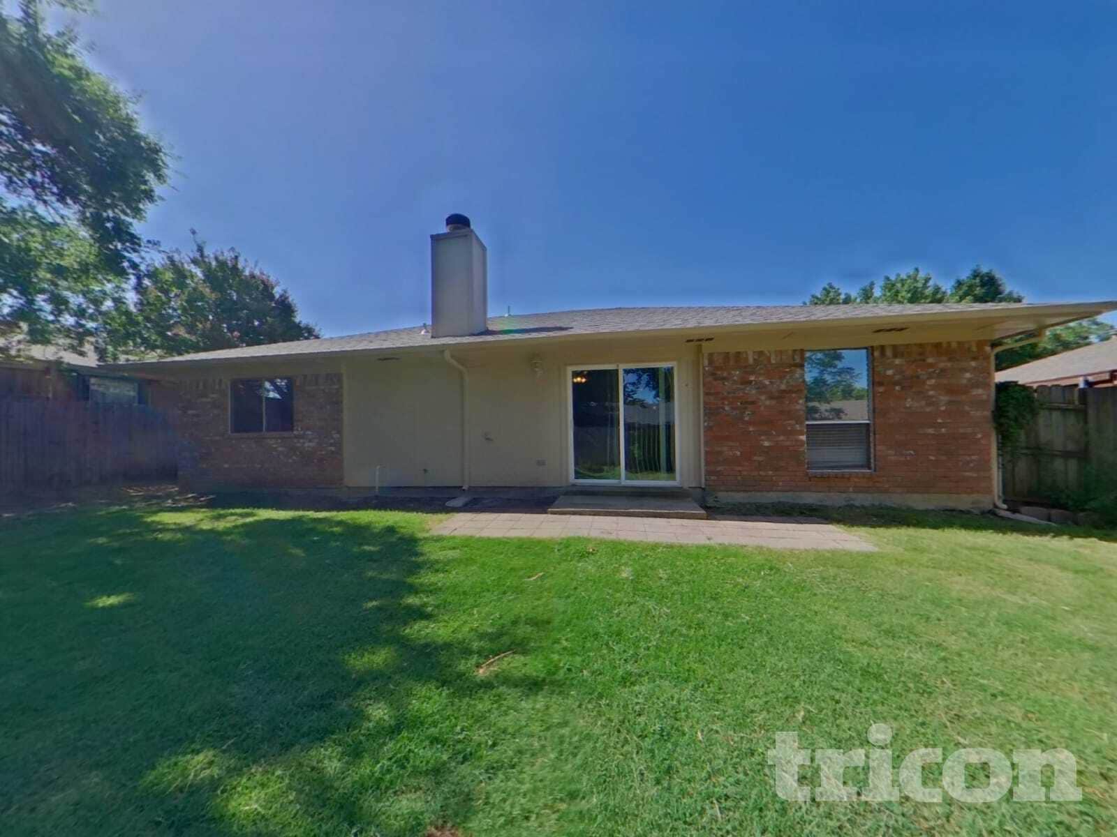 Building Photo - 8620 Santa Clara Dr