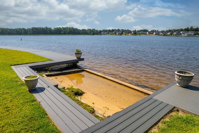 Building Photo - 488 Lakeside Ln