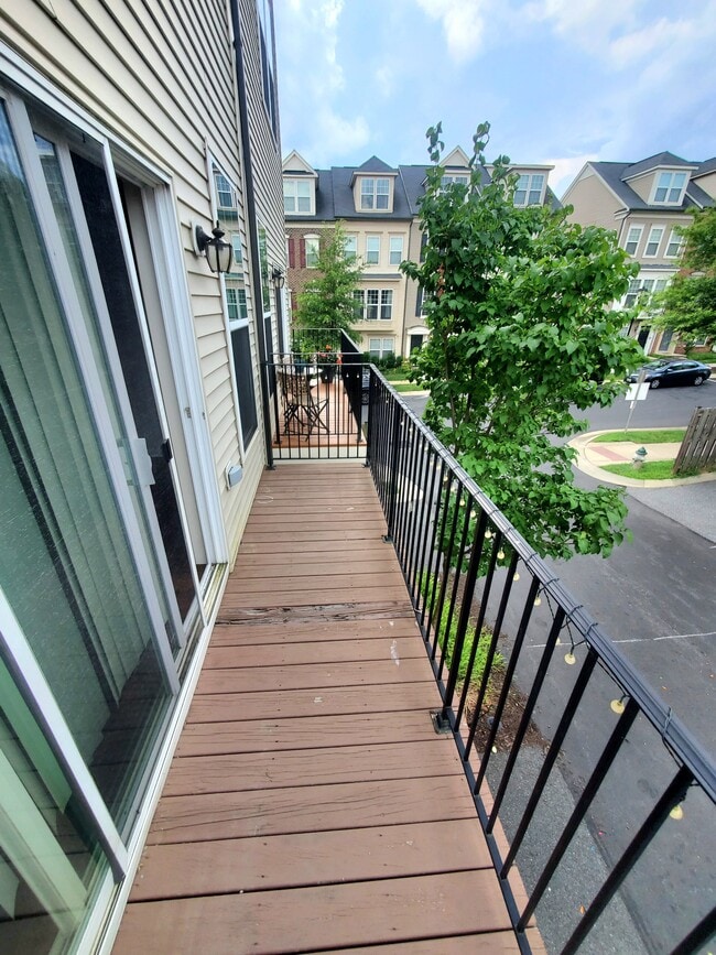 Building Photo - 135 Prado Ln