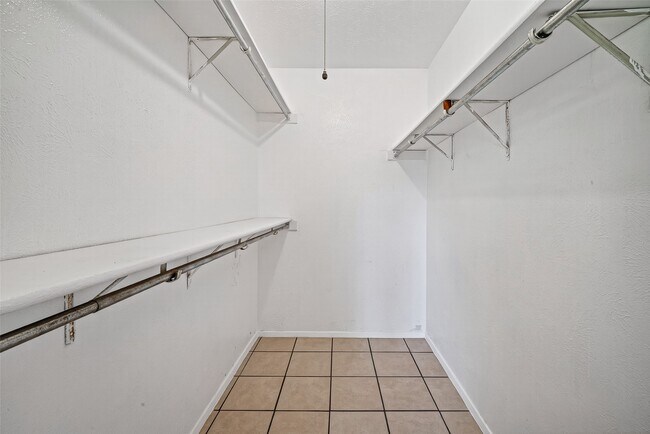 Building Photo - 14219 Dartwood Dr