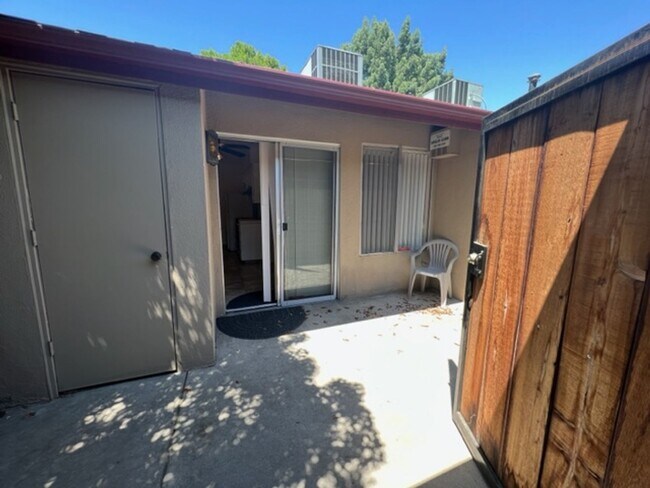 Building Photo - Fully Furnished One Bedroom In Gated Commu...