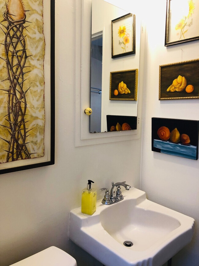 Building Photo - 4136 Beach Dr SW