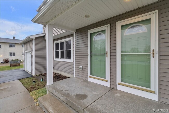 Building Photo - 940 Reserve Rd