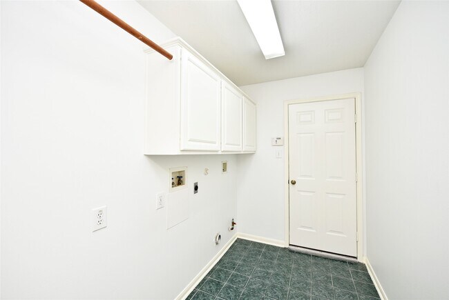 Building Photo - 7602 Melody Cir