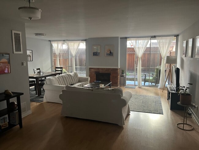 Building Photo - 6425 Green Valley Cir