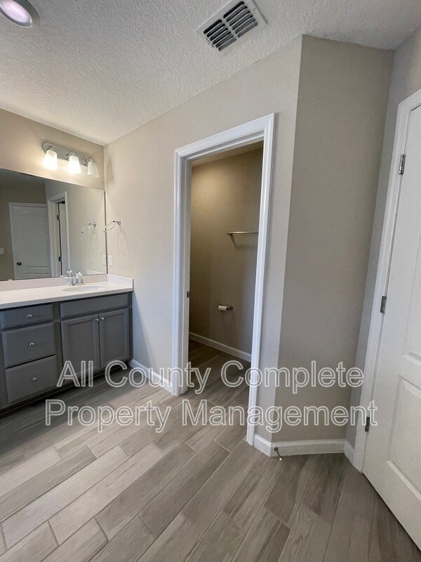 Building Photo - 12804 Josslyn Ln