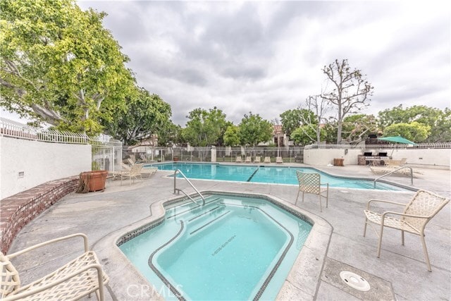 Building Photo - 13100 Creek View Dr