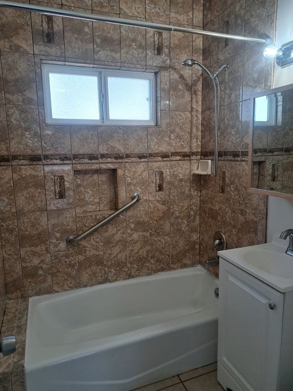 Building Photo - 666 W 3rd St