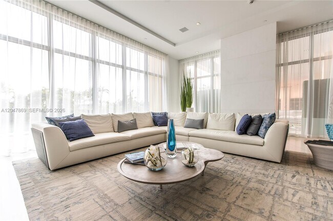 Building Photo - 300 Sunny Isles Blvd