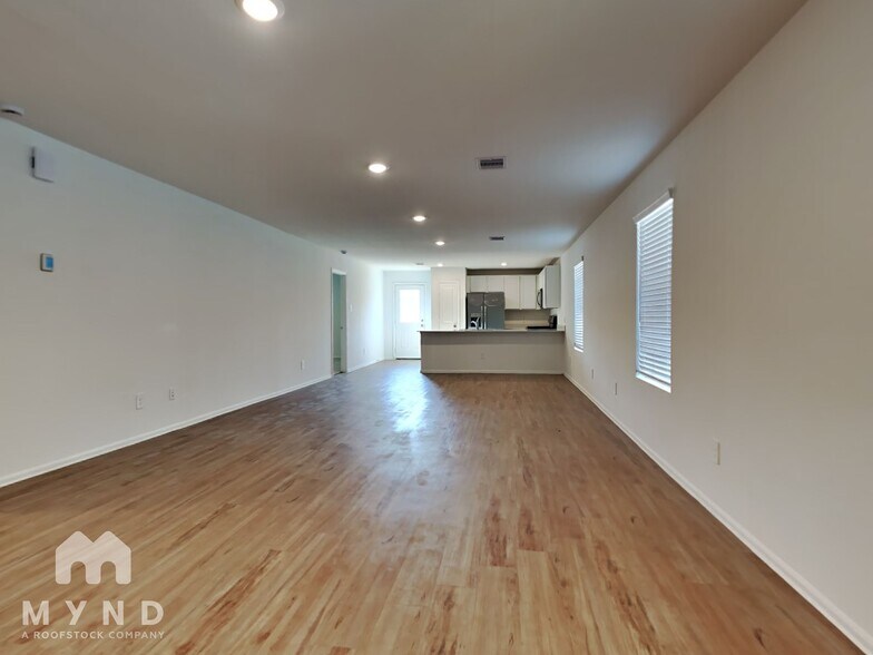 Building Photo - 2842 Via Augusta Dr