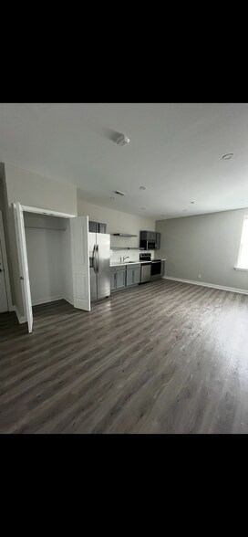 Kitchen / Living Room - 1309 N Scott St