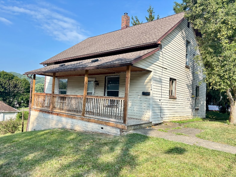 Primary Photo - 254 Watson St