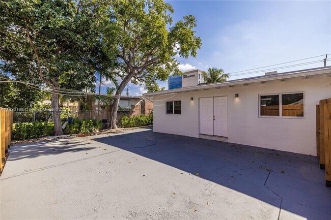 Building Photo - 2729 SW 18th St