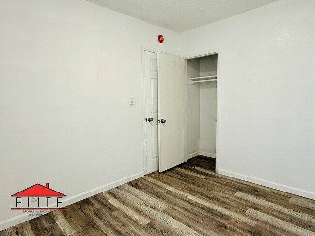 Building Photo - AVAILABLE NOW!! 1/2 OFF FIRST MONTH"S RENT!