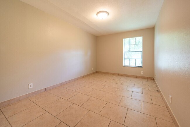 Building Photo - 1240 NW 6th Ave