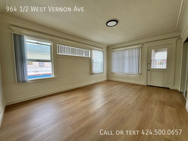 Building Photo - 964 1/2 West Vernon Ave-