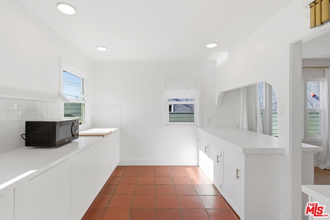 Building Photo - 6743 Arlington Ave