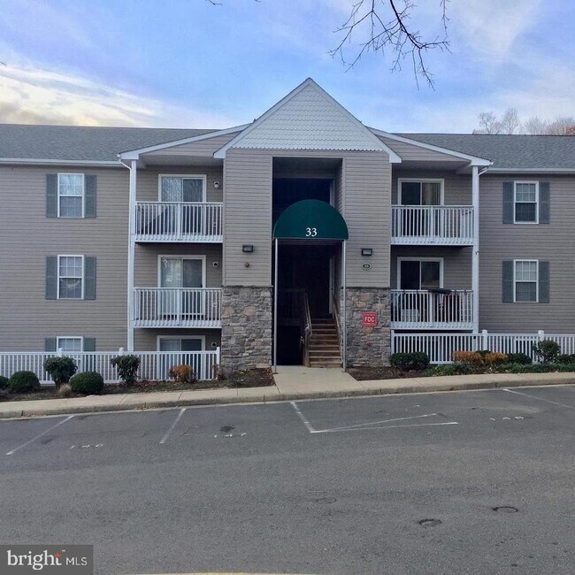 Building Photo - 33 Fern Oak Cir