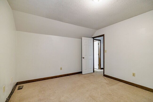 Building Photo - 145 Shadow Moss Dr