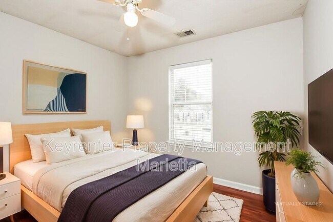 Building Photo - 4819 Lake Park Terrace