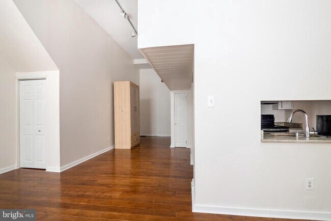 Building Photo - 1035 Spruce St