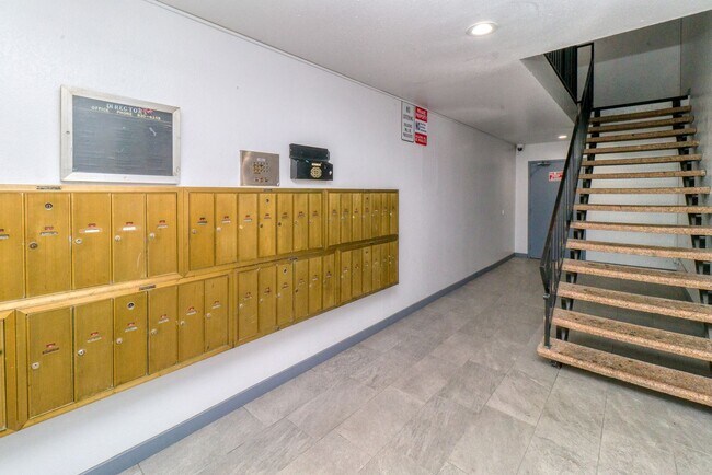 Building Photo - Beautiful Studio in Wilmington HALF OFF FI...