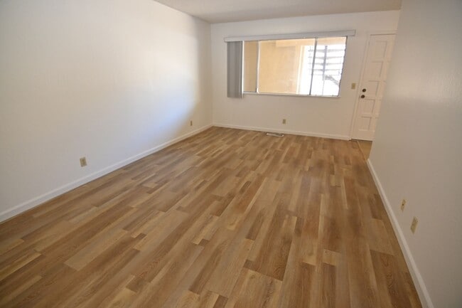 Building Photo - 639 Bolton Ct