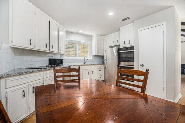 Building Photo - 16607 Neumann Dr