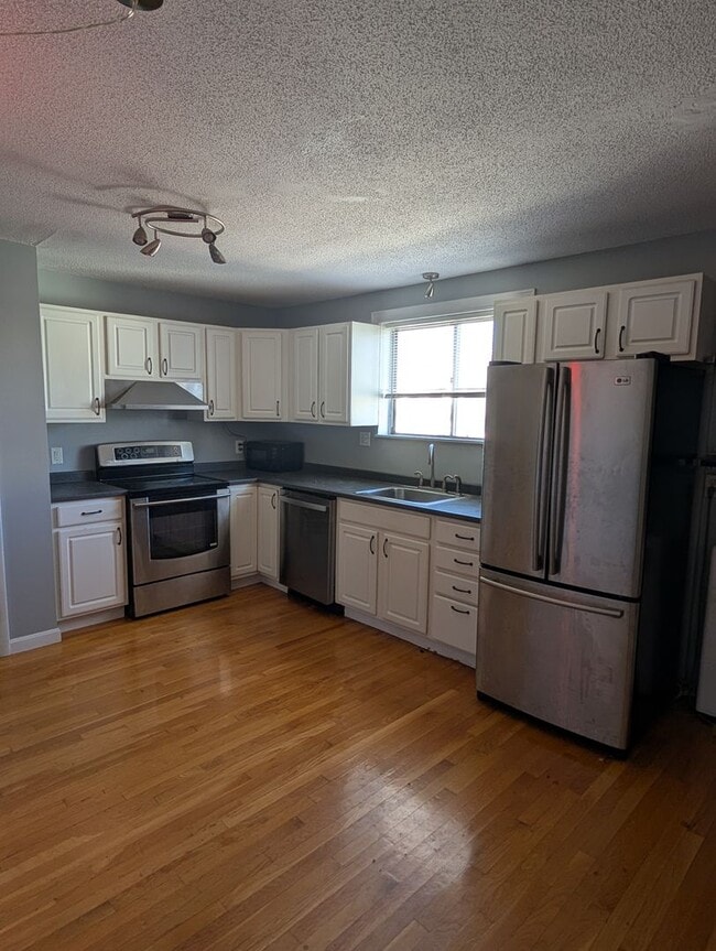 Building Photo - Somerville 2 bedroom with parking for 9/1