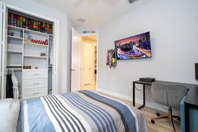 Building Photo - "Spacious 4-Bedroom Retreat with 3 Full Baths in Winter Garden's Serene Sanctuary"