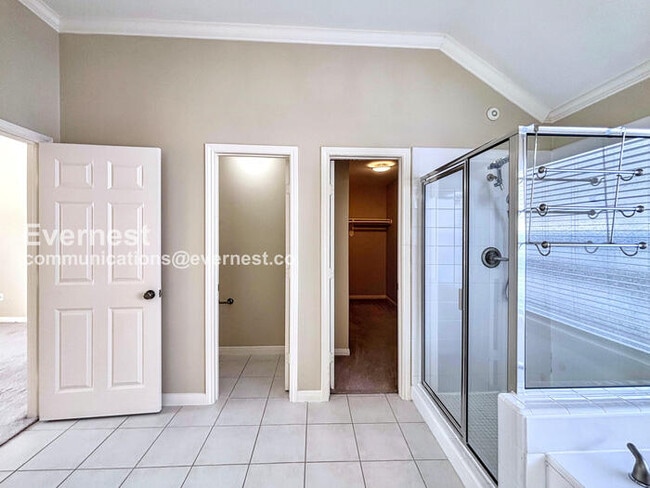 Building Photo - 2244 La Branch St