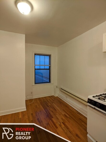 Building Photo - 1350 N Dearborn St