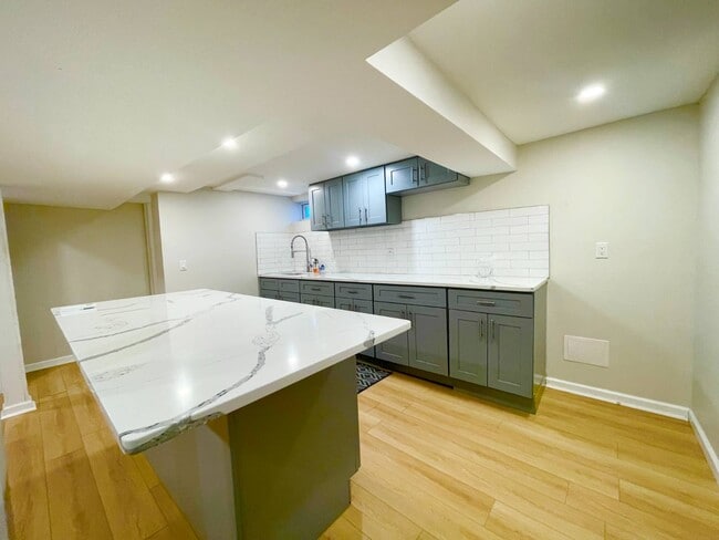 Building Photo - 278 Devonshire Dr