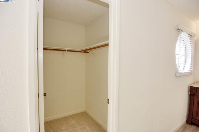 Building Photo - 2910 Liberty Dr