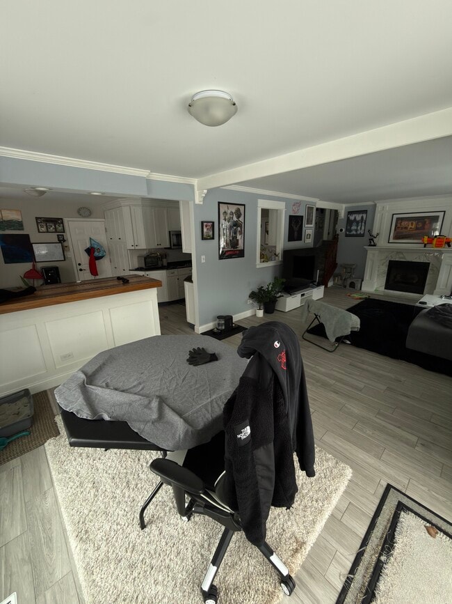 Building Photo - 560 Glen Pl