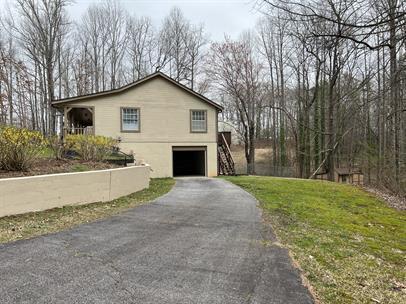 Building Photo - 307 W A 144